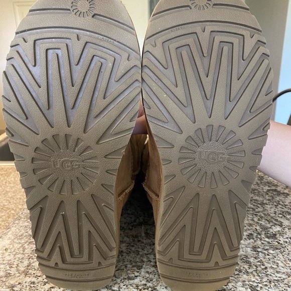 Tall Ugg Women’s Boots - Picture 3 of 4